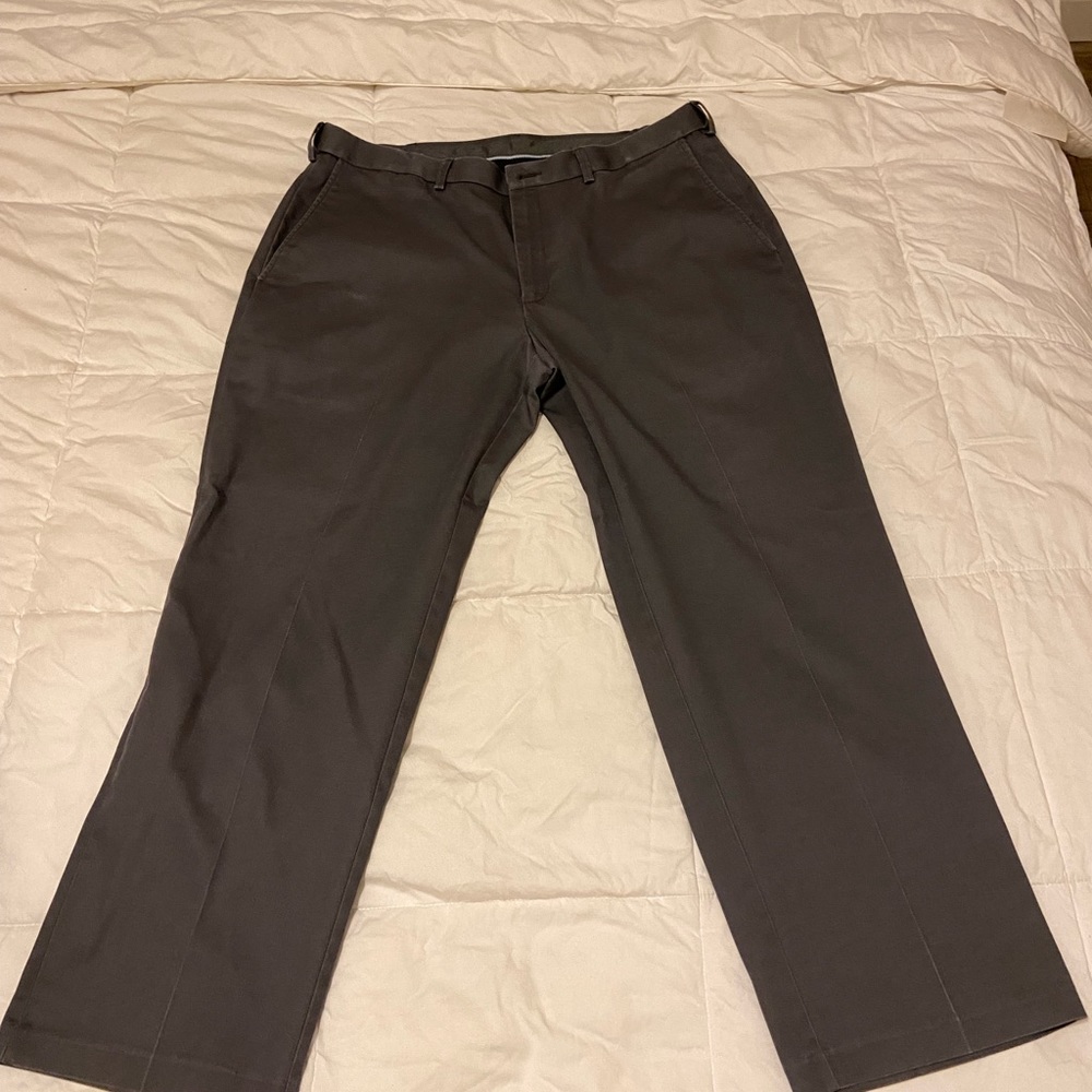 Haggar Clothing Men’s Slacks Classic Fit Premium No iron khaki